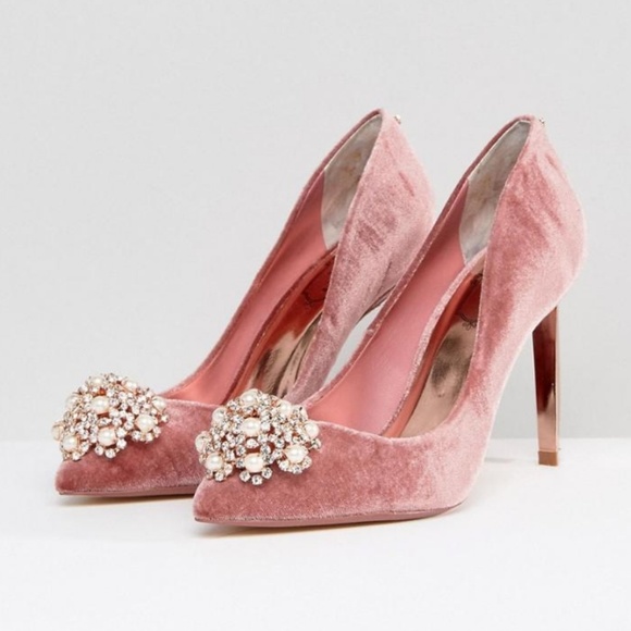 🚫SOLD🚫NEW TED BAKER JEWELED VELVET PUMPS - Picture 2 of 8